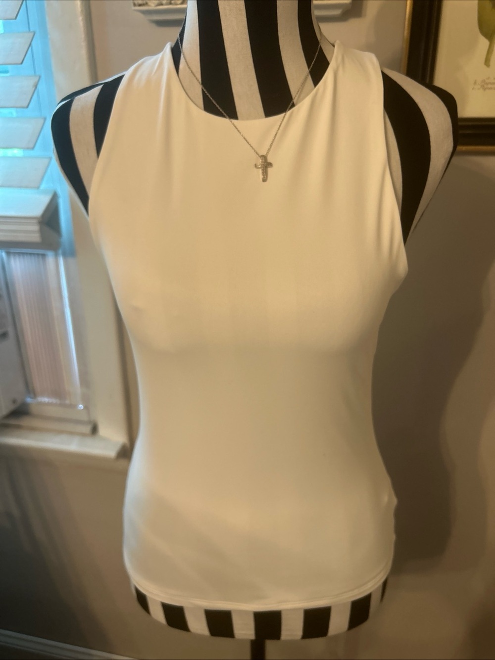 Tahari modern essentials White Scoop Neck Tank Top